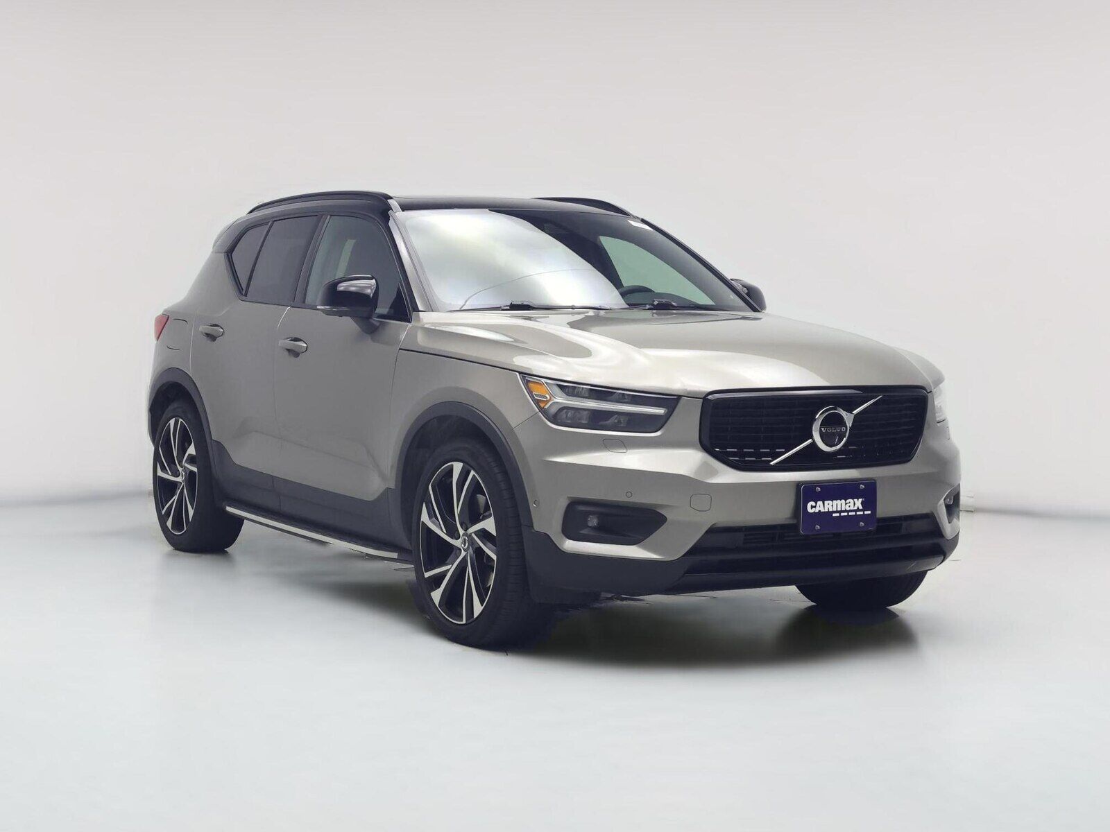 2022 VOLVO XC40