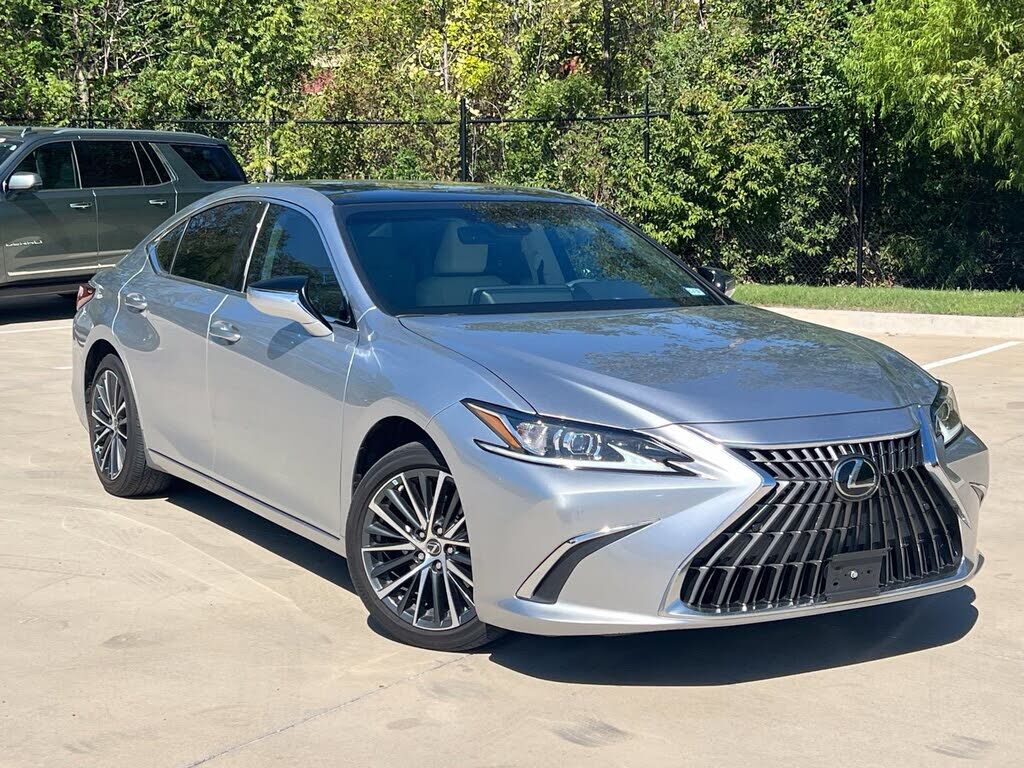 2022 LEXUS ES