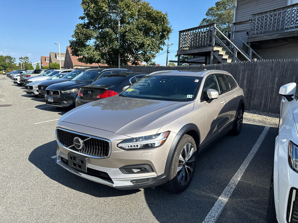 2025 VOLVO V90CC