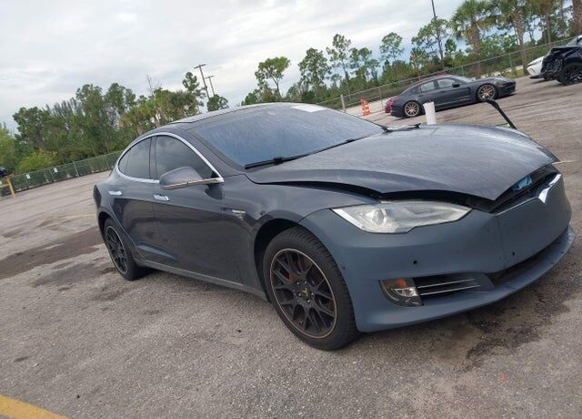 2015 TESLA Model S