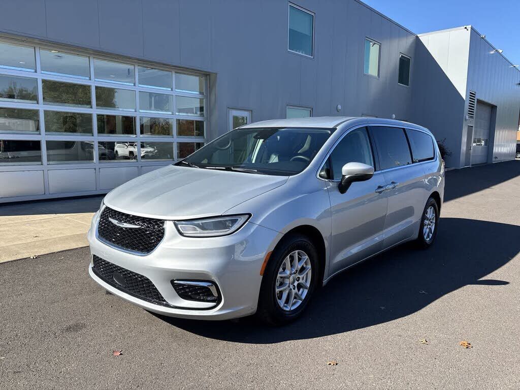 2023 CHRYSLER Pacifica
