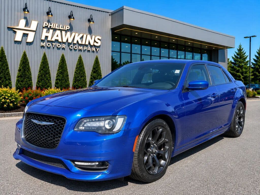 2019 CHRYSLER 300