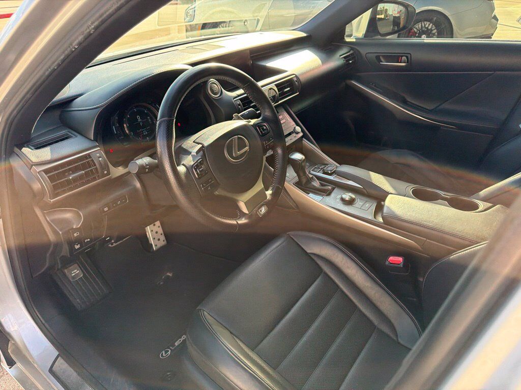 2019 LEXUS IS