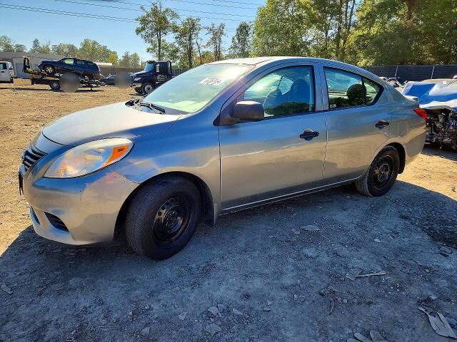 2014 NISSAN Versa