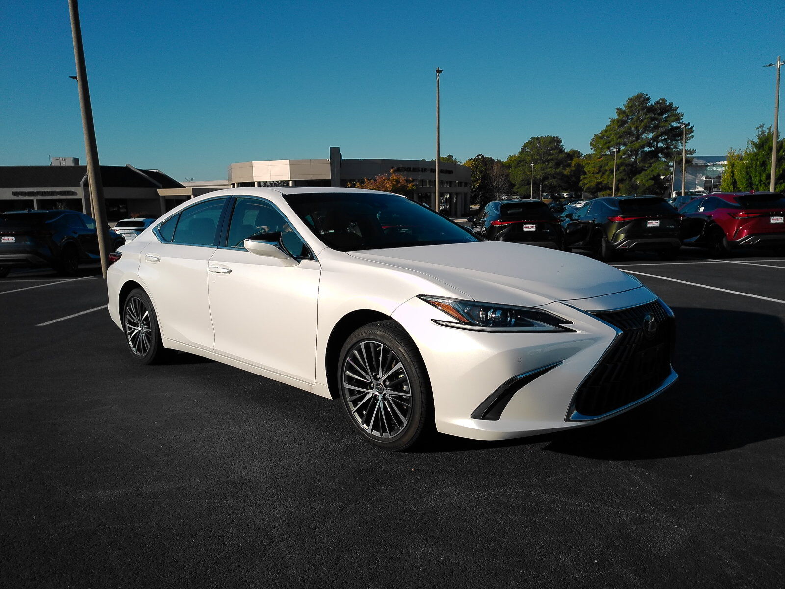 2025 LEXUS ES