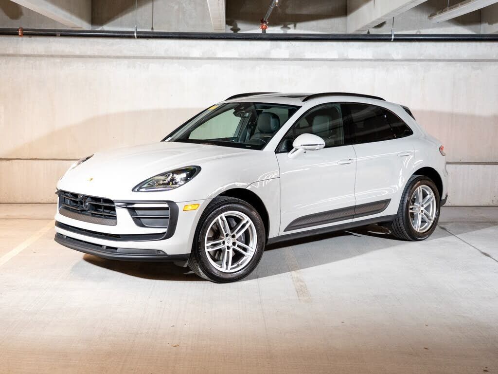 2024 PORSCHE Macan