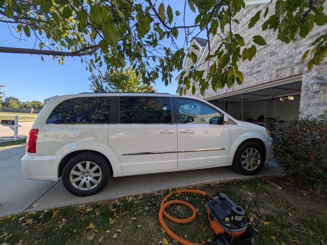 2016 CHRYSLER Town and Country