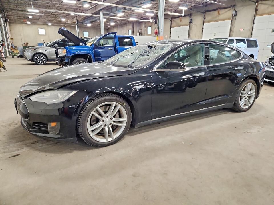 2015 TESLA Model S