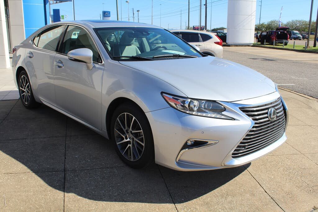 2017 LEXUS ES