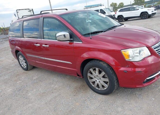 2012 CHRYSLER Town and Country