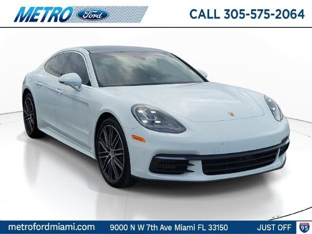 2017 PORSCHE Panamera