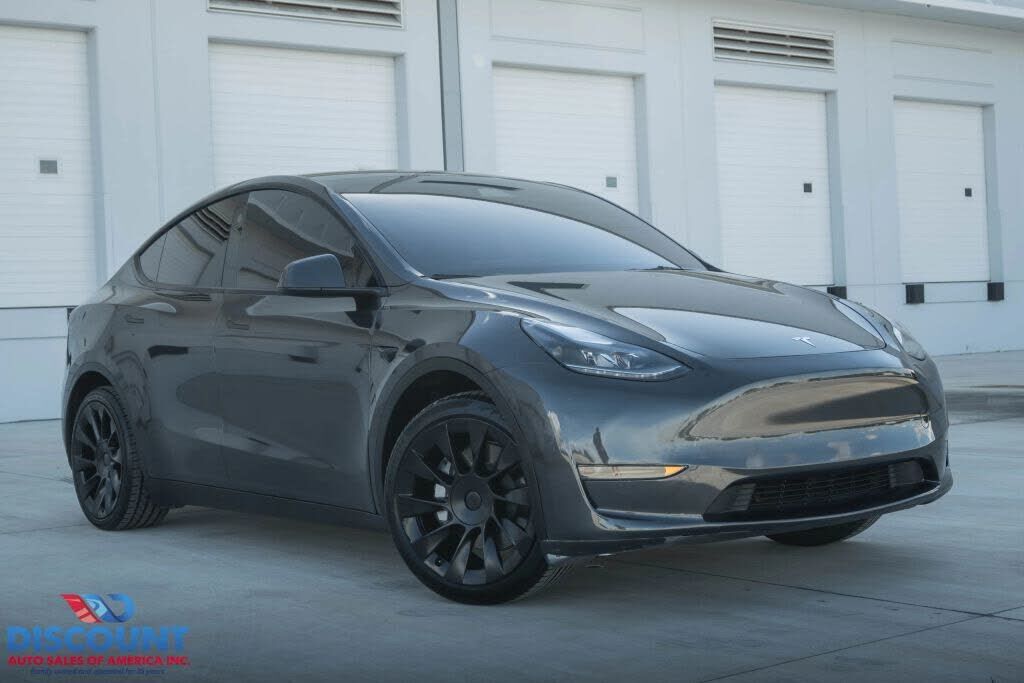 2024 TESLA Model Y