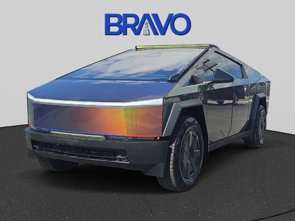 2025 TESLA Cybertruck