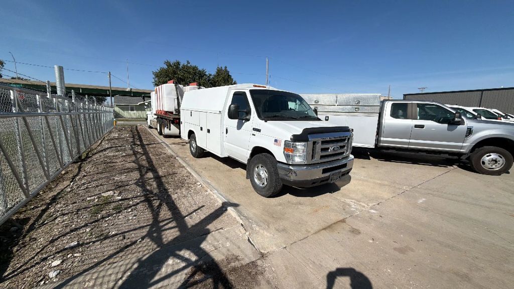 2016 FORD E-350