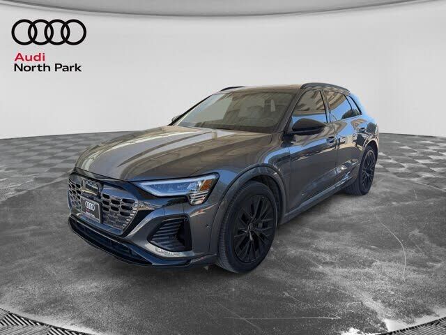 2024 AUDI Q8