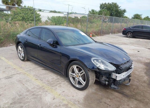 2018 PORSCHE Panamera