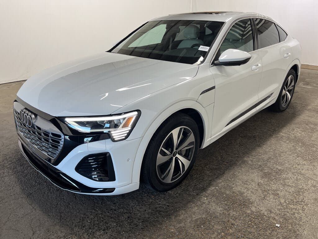 2024 AUDI Q8