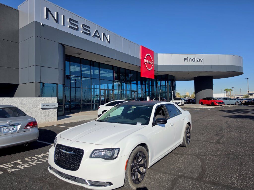2019 CHRYSLER 300