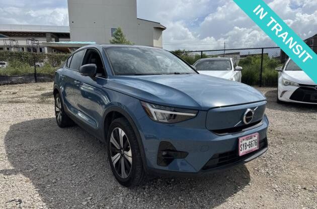 2023 VOLVO C40