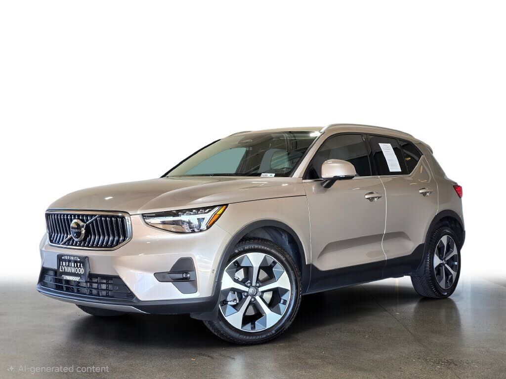 2023 VOLVO XC40