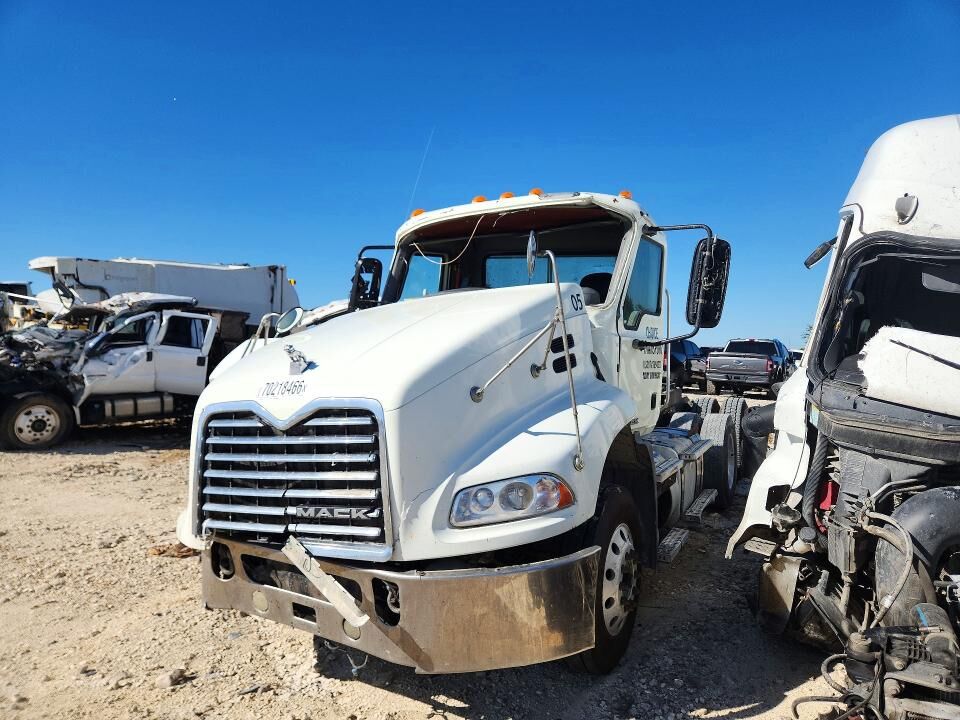 2016 MACK CXU