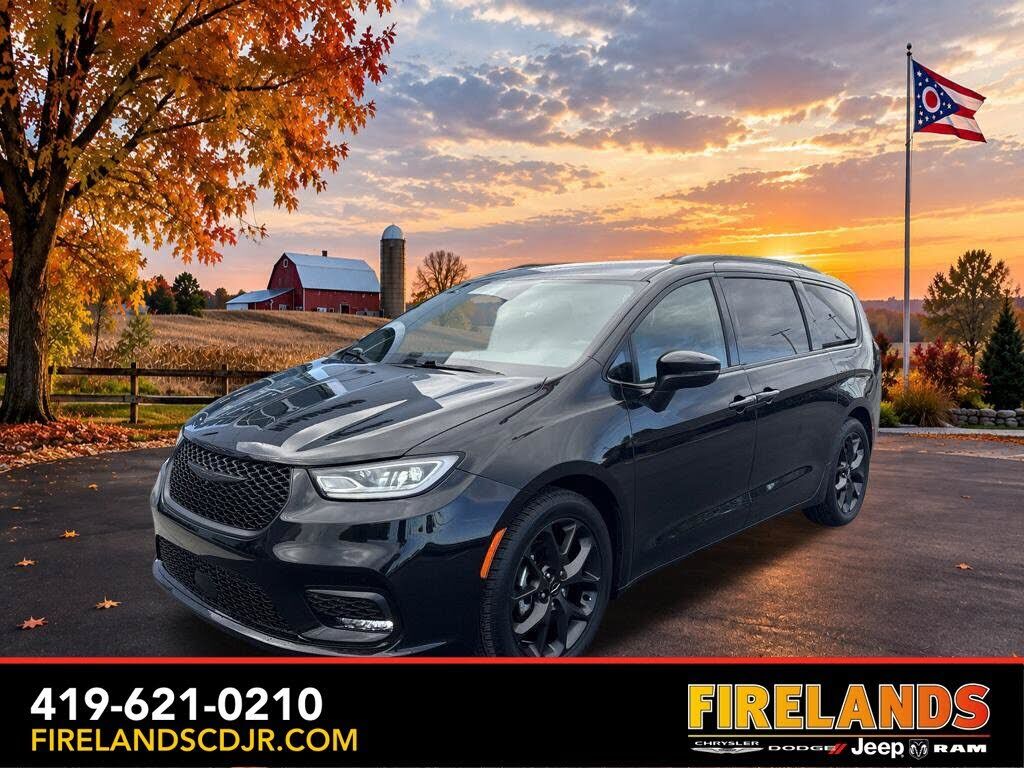2023 CHRYSLER Pacifica