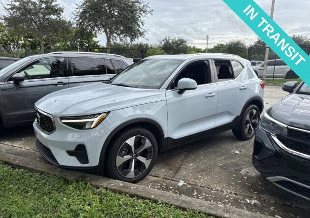 2024 VOLVO XC40