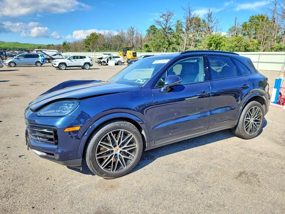 2025 PORSCHE Cayenne