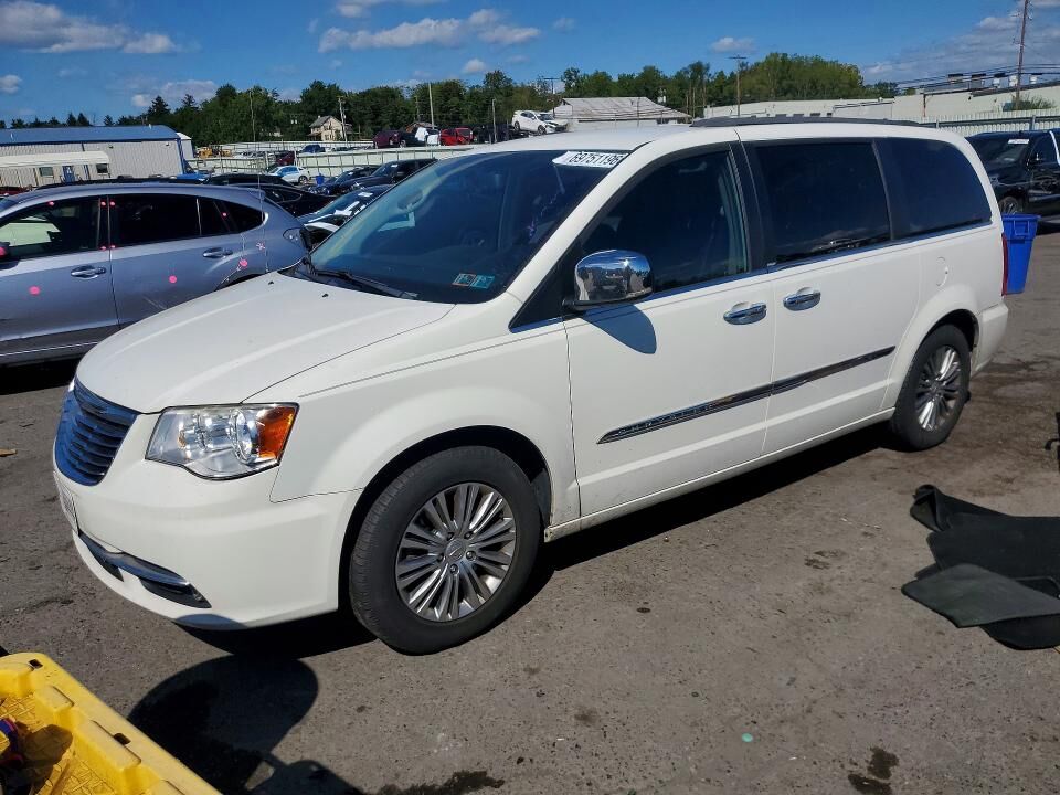 2013 CHRYSLER Town and Country