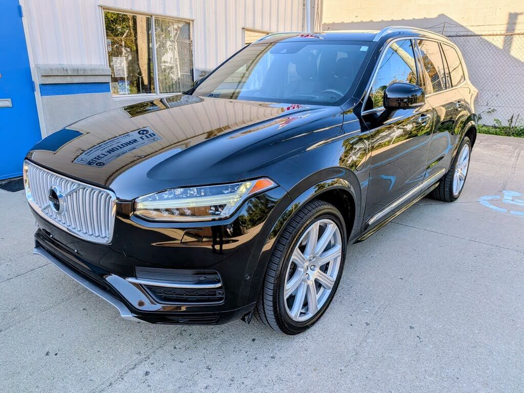 2017 VOLVO XC90