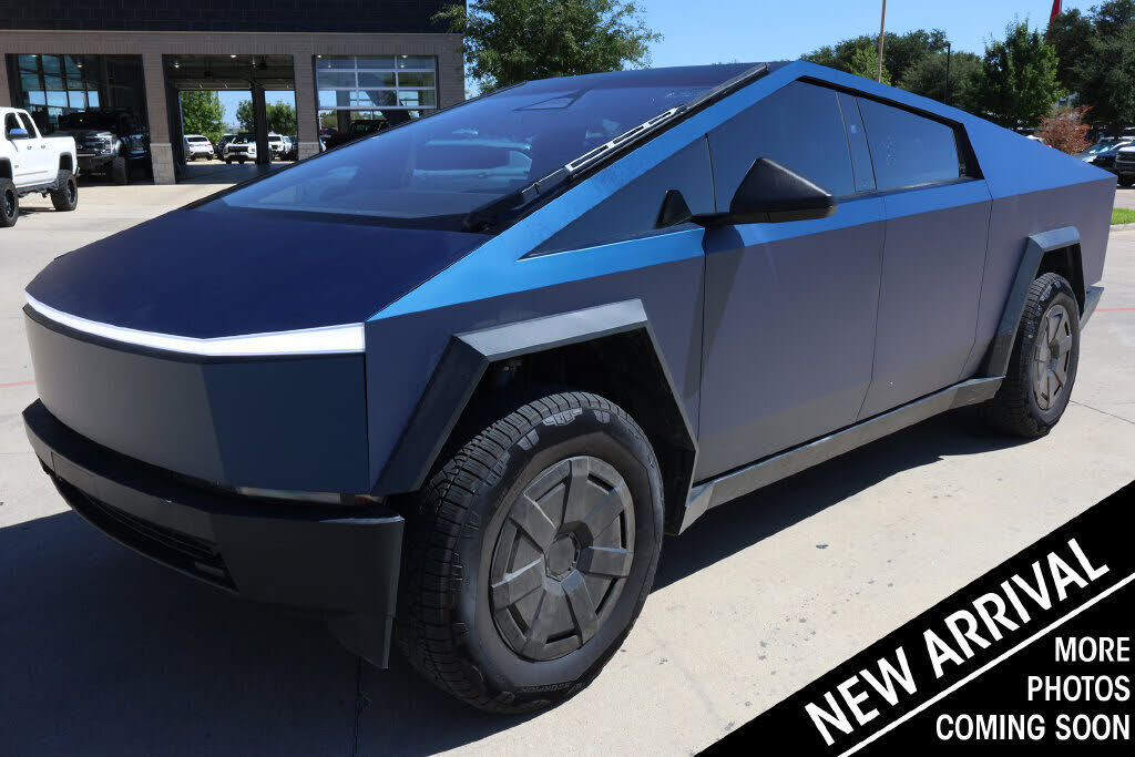 2025 TESLA Cybertruck