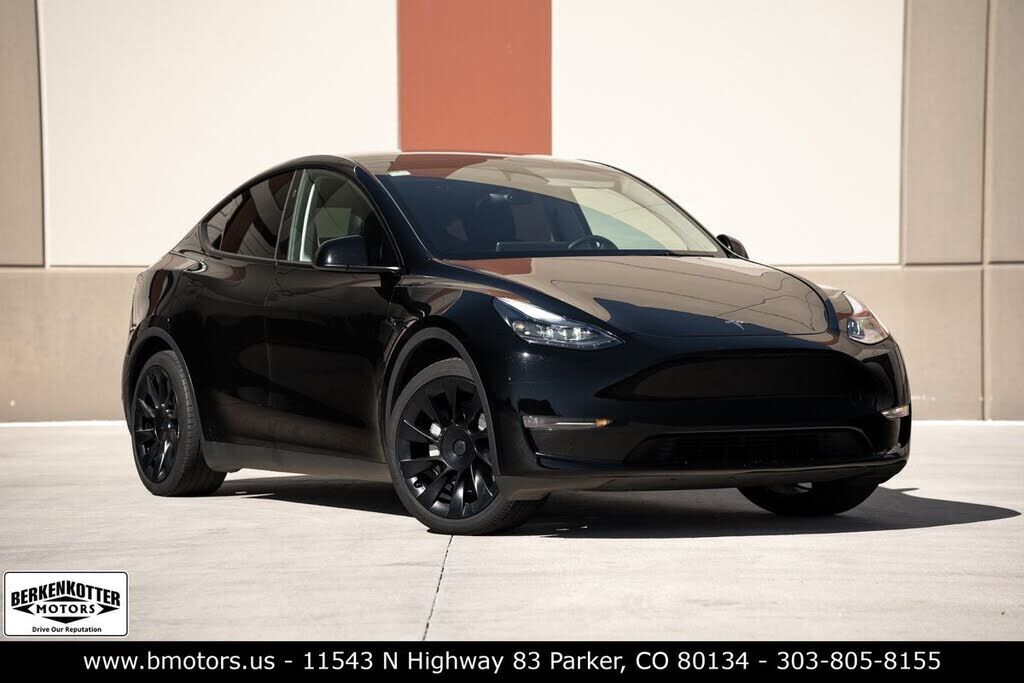 2025 TESLA Model Y