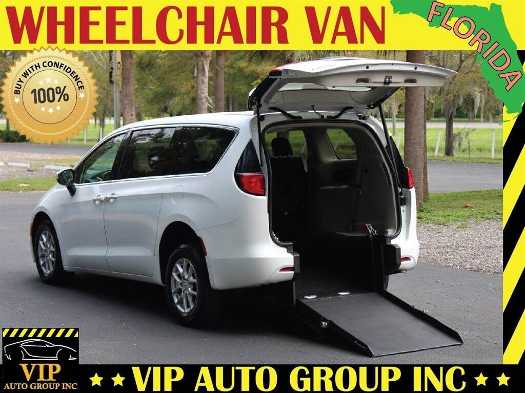 2022 CHRYSLER Voyager