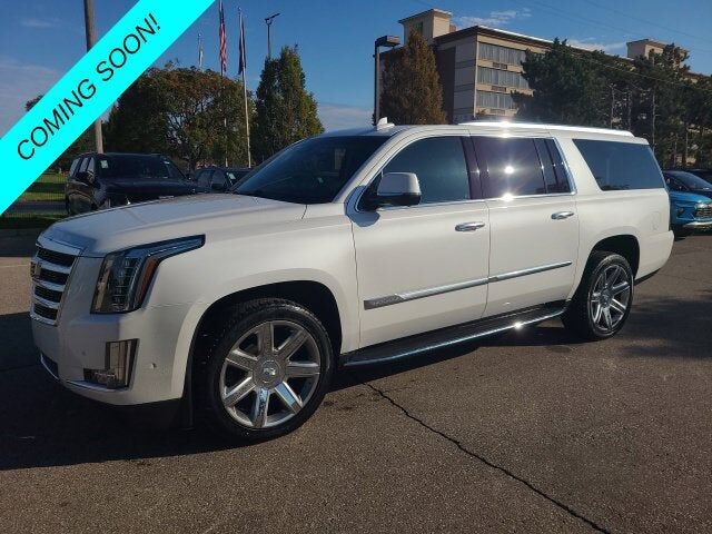 2017 CADILLAC Escalade ESV