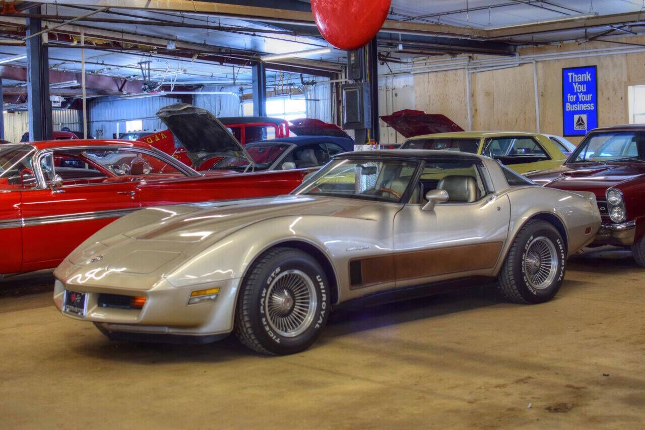 1982 CHEVROLET Corvette