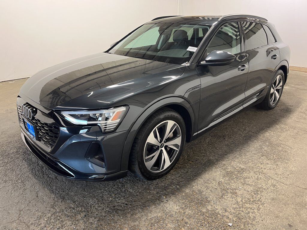 2024 AUDI Q8
