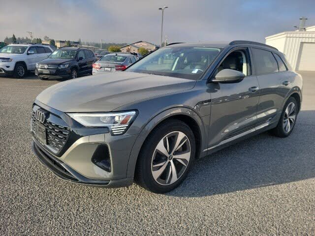 2024 AUDI Q8
