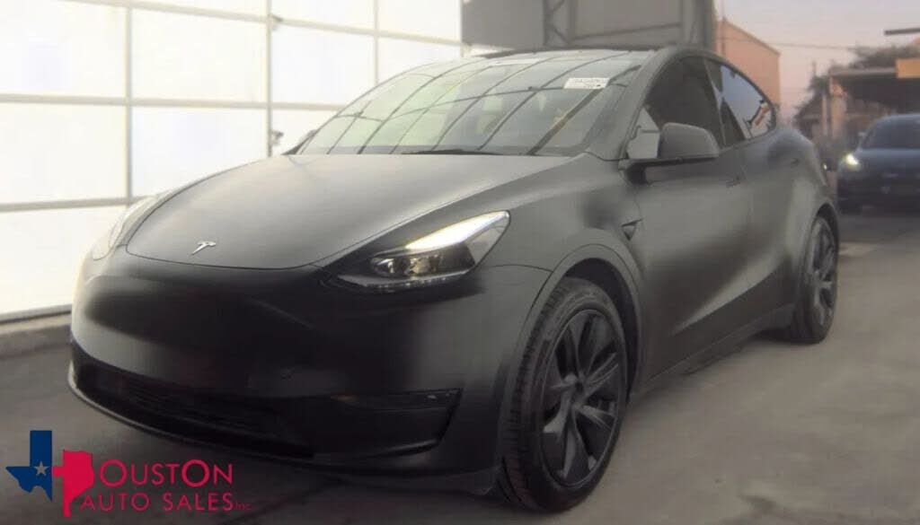 2025 TESLA Model Y