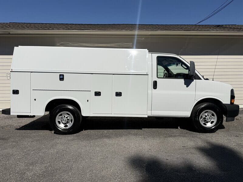 2021 CHEVROLET Express