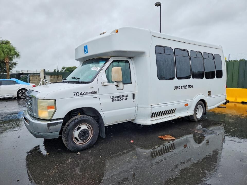 2011 FORD E-450