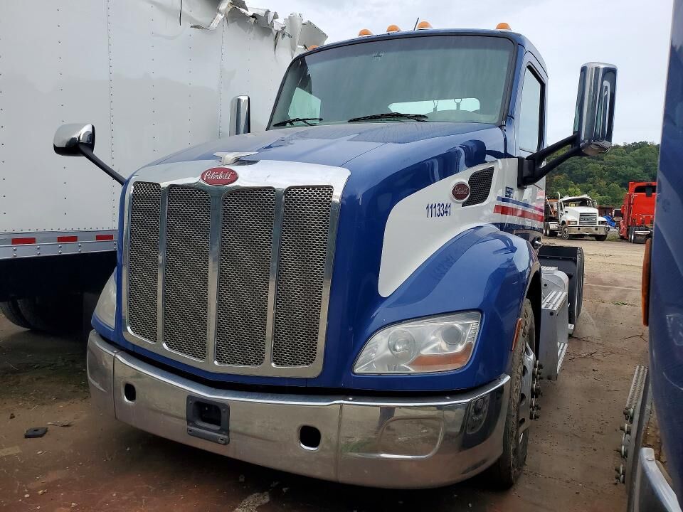2017 PETERBILT 579