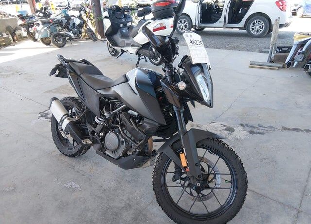 2022 KTM Adventure