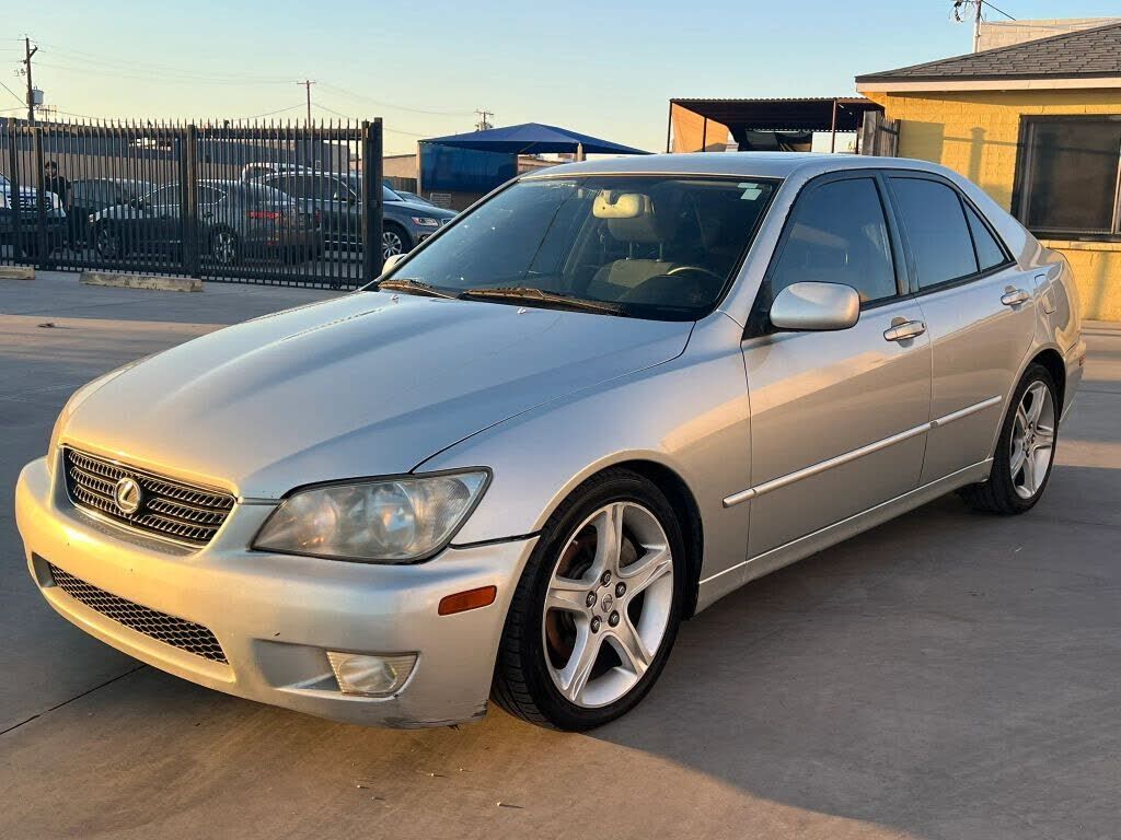 2002 LEXUS IS