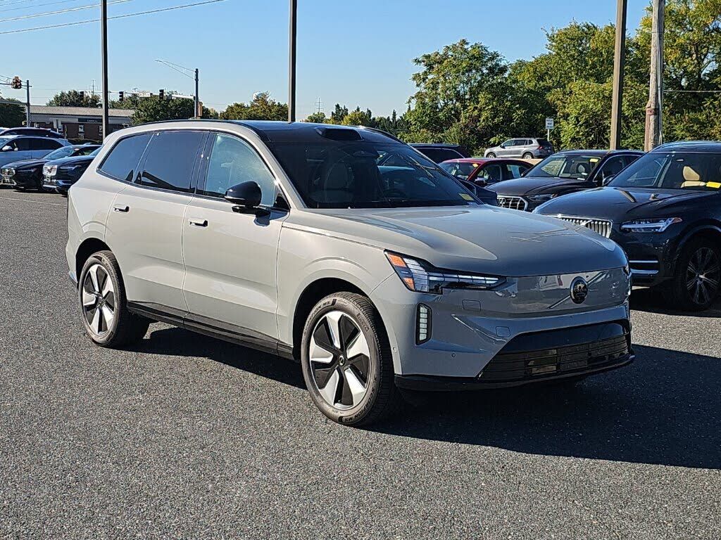 2025 VOLVO EX90