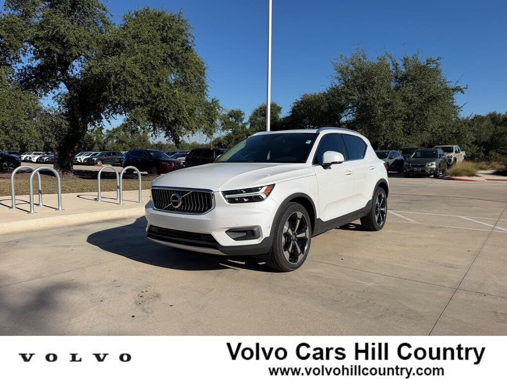 2019 VOLVO XC40