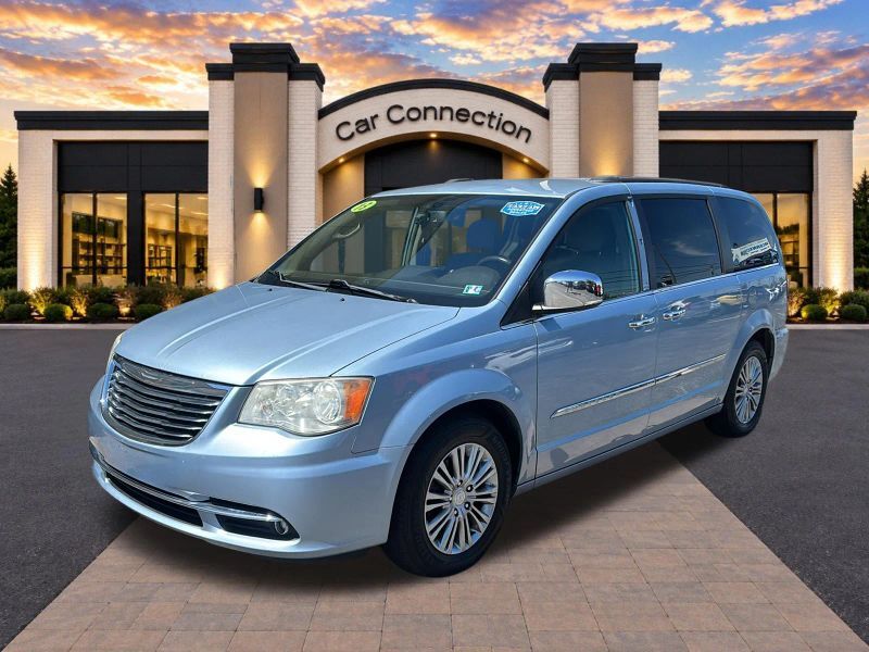 2013 CHRYSLER Town and Country