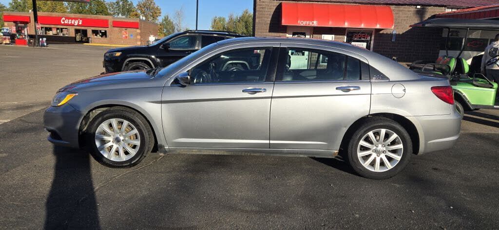 2013 CHRYSLER 200