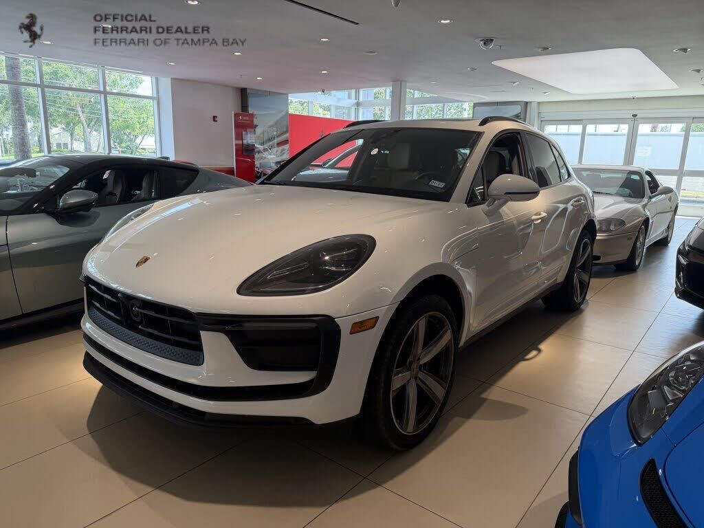 2025 PORSCHE Macan