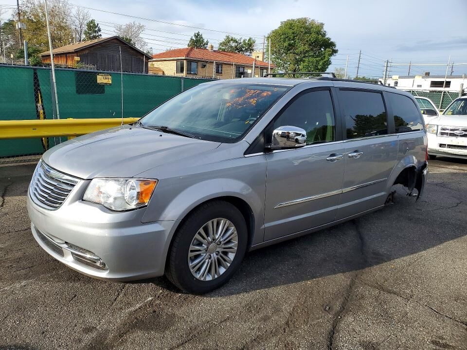 2016 CHRYSLER Town and Country