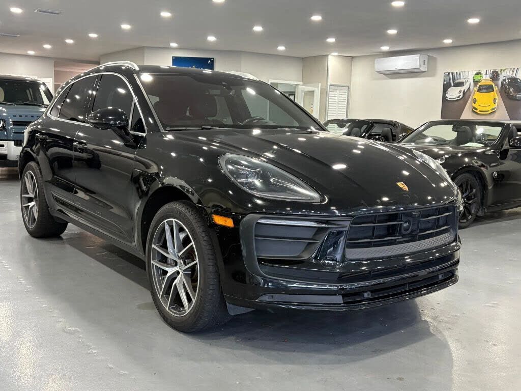 2022 PORSCHE Macan